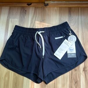 Vuori Clementine short 2.0 Size Medium, Color is Ink,(Dark blue) NWT